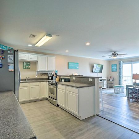 Ocean-View Oak Island Condo, 1 Block To Beach! Екстер'єр фото