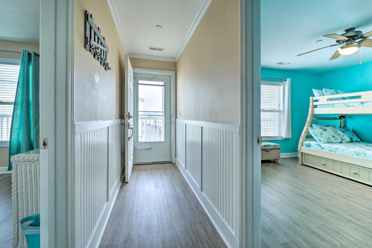 Ocean-View Oak Island Condo, 1 Block To Beach! Екстер'єр фото