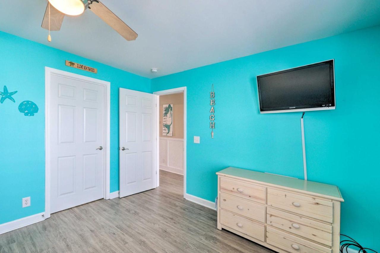 Ocean-View Oak Island Condo, 1 Block To Beach! Екстер'єр фото