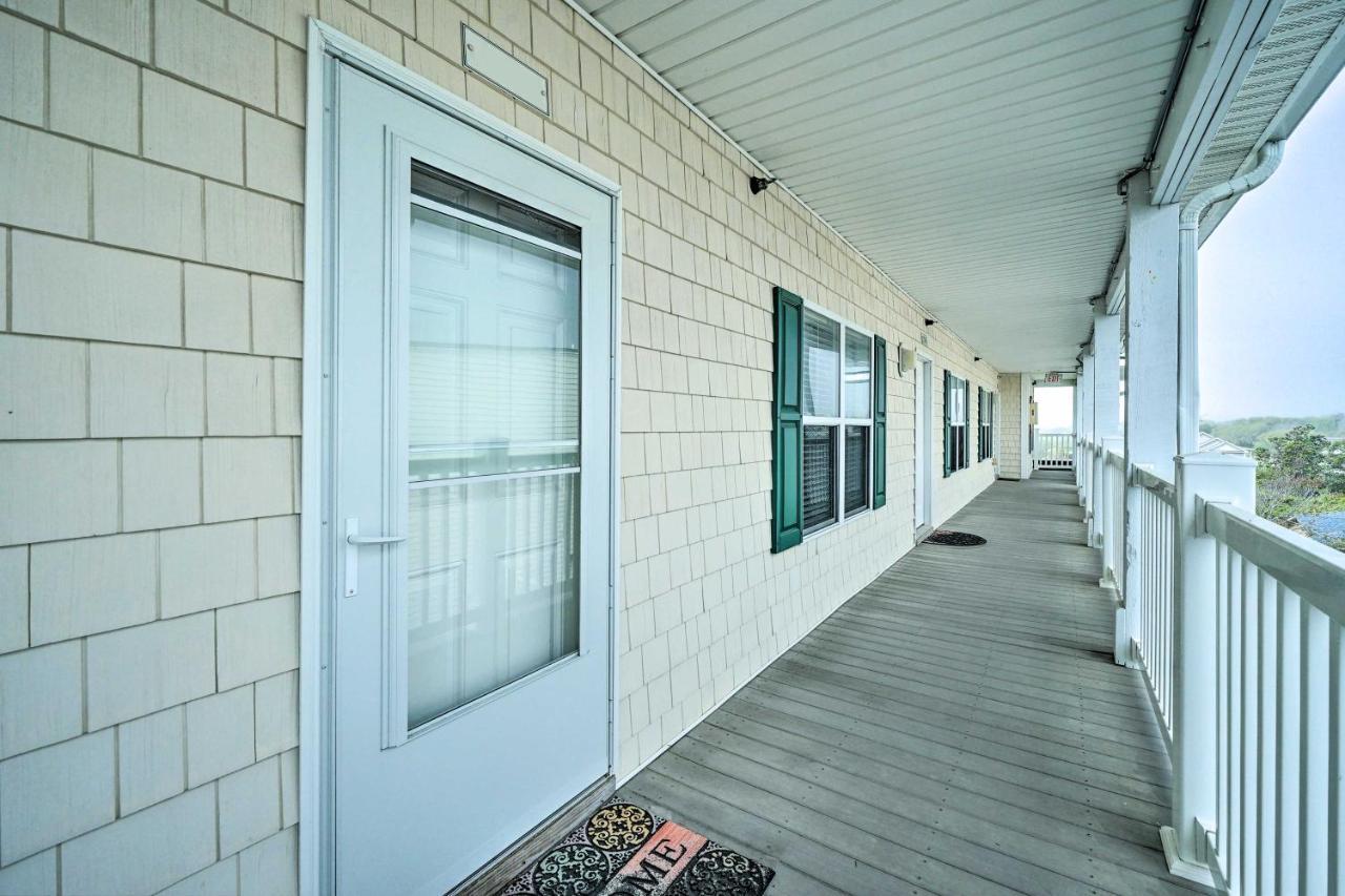 Ocean-View Oak Island Condo, 1 Block To Beach! Екстер'єр фото