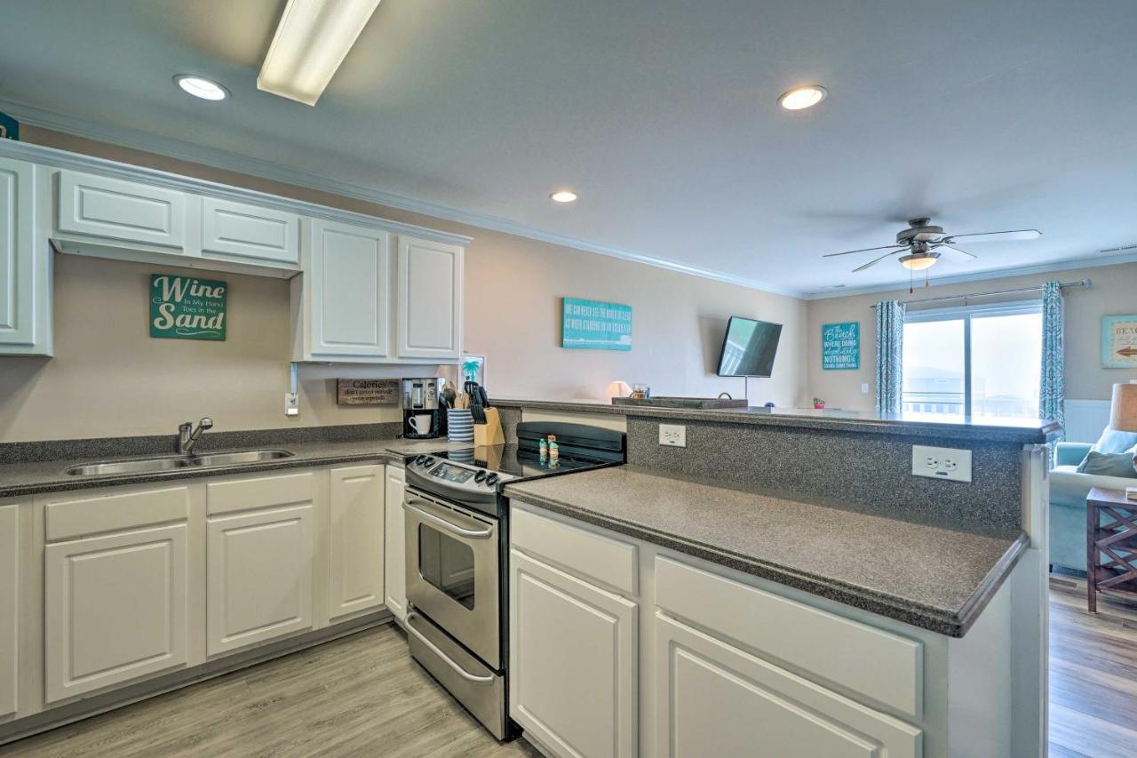 Ocean-View Oak Island Condo, 1 Block To Beach! Екстер'єр фото
