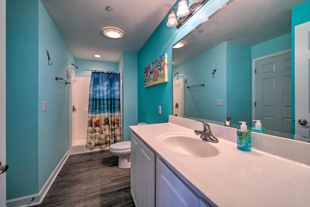 Ocean-View Oak Island Condo, 1 Block To Beach! Екстер'єр фото