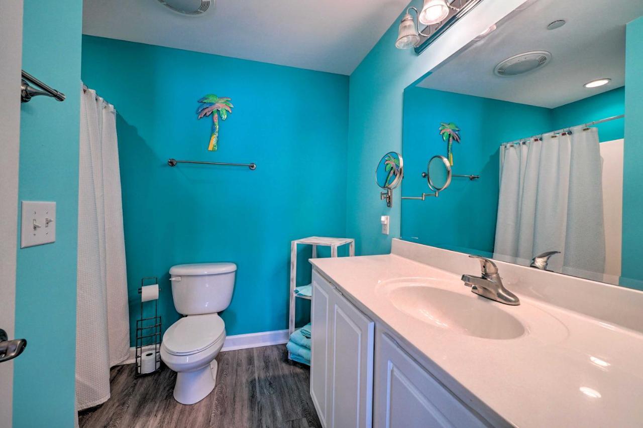 Ocean-View Oak Island Condo, 1 Block To Beach! Екстер'єр фото