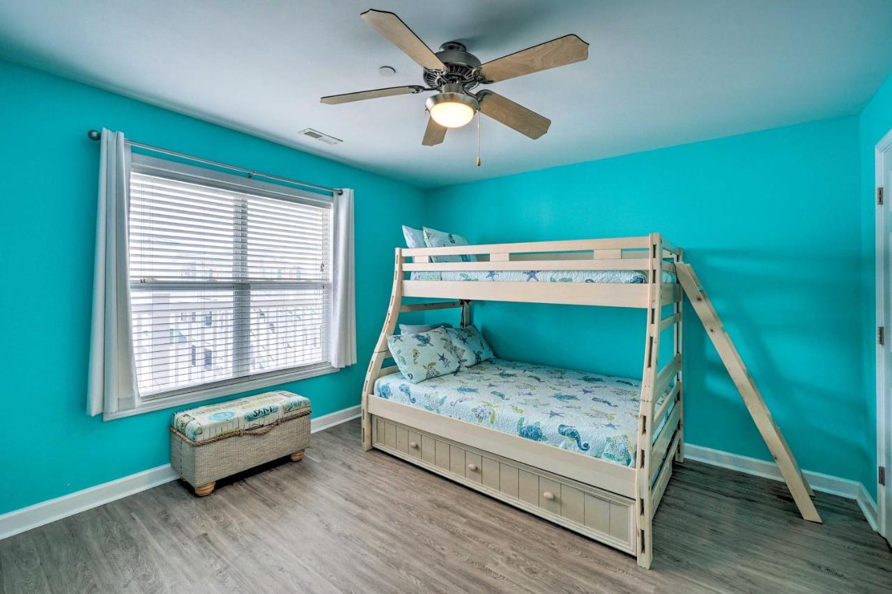 Ocean-View Oak Island Condo, 1 Block To Beach! Екстер'єр фото